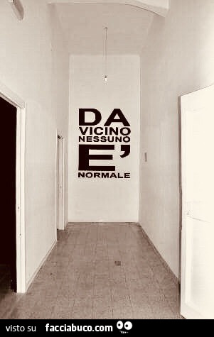 Da vicino nessuno è normale