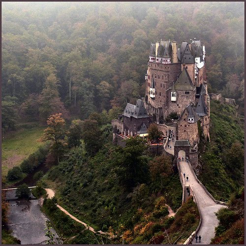 Castello Di Burg Eltz Germania Chiacchiera Pubblicata Da Gashesofthesoul Facciabuco Com