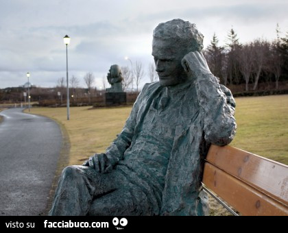 Statua che pensa